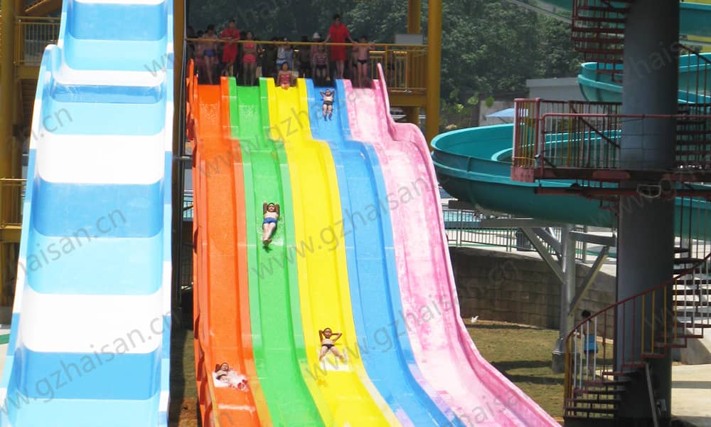 广西柳州雀山公园水上世界竞赛滑道、家庭宽滑道